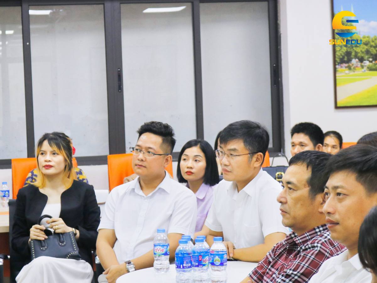 Tổng giám đốc Trịnh Văn Tiêu và ban lãnh đạo tham dự lễ khai giảng khóa học tháng 8