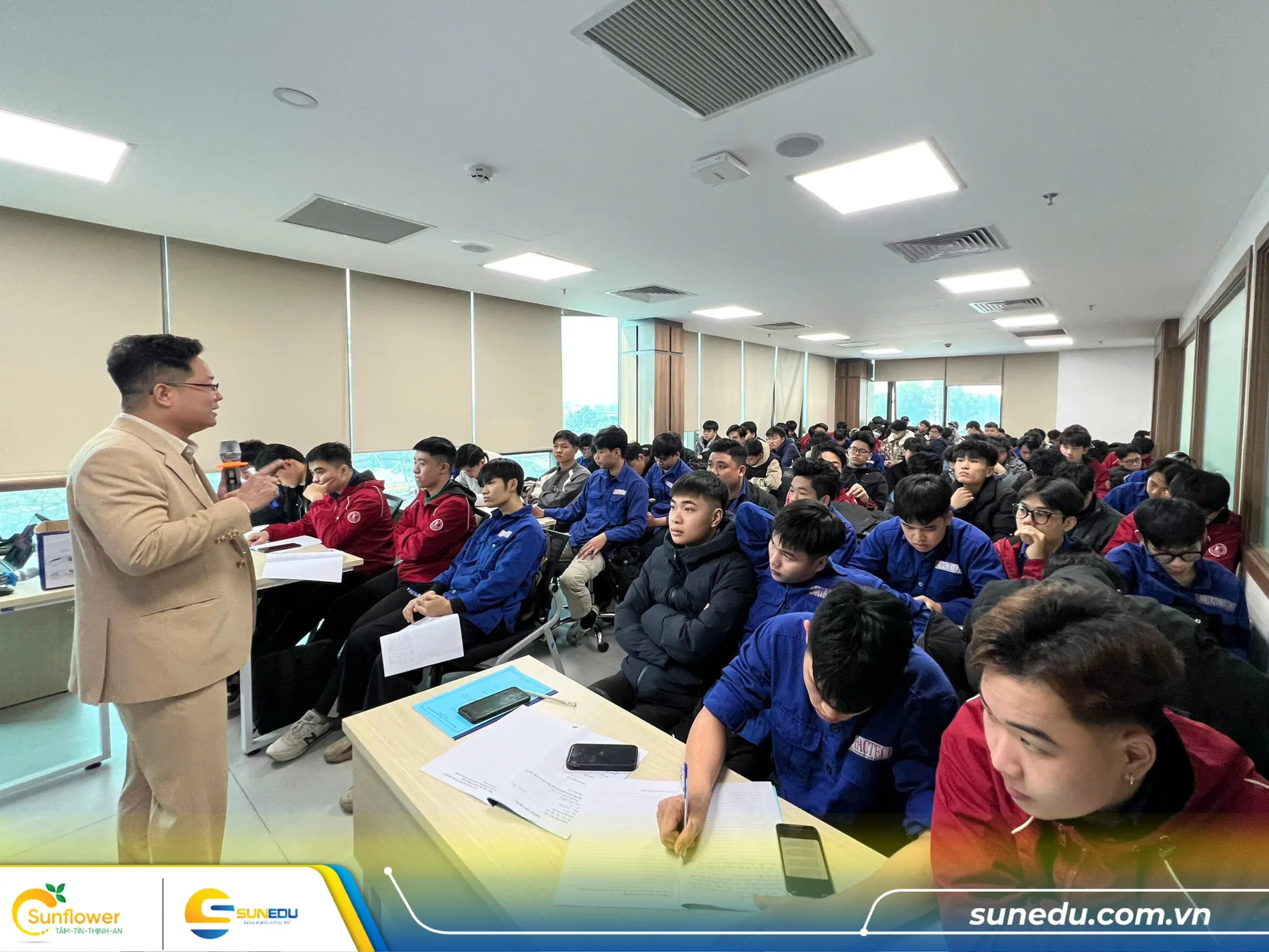 SUNEDU Huong toi tuong lai cung sinh vien Viet Nam.jpg